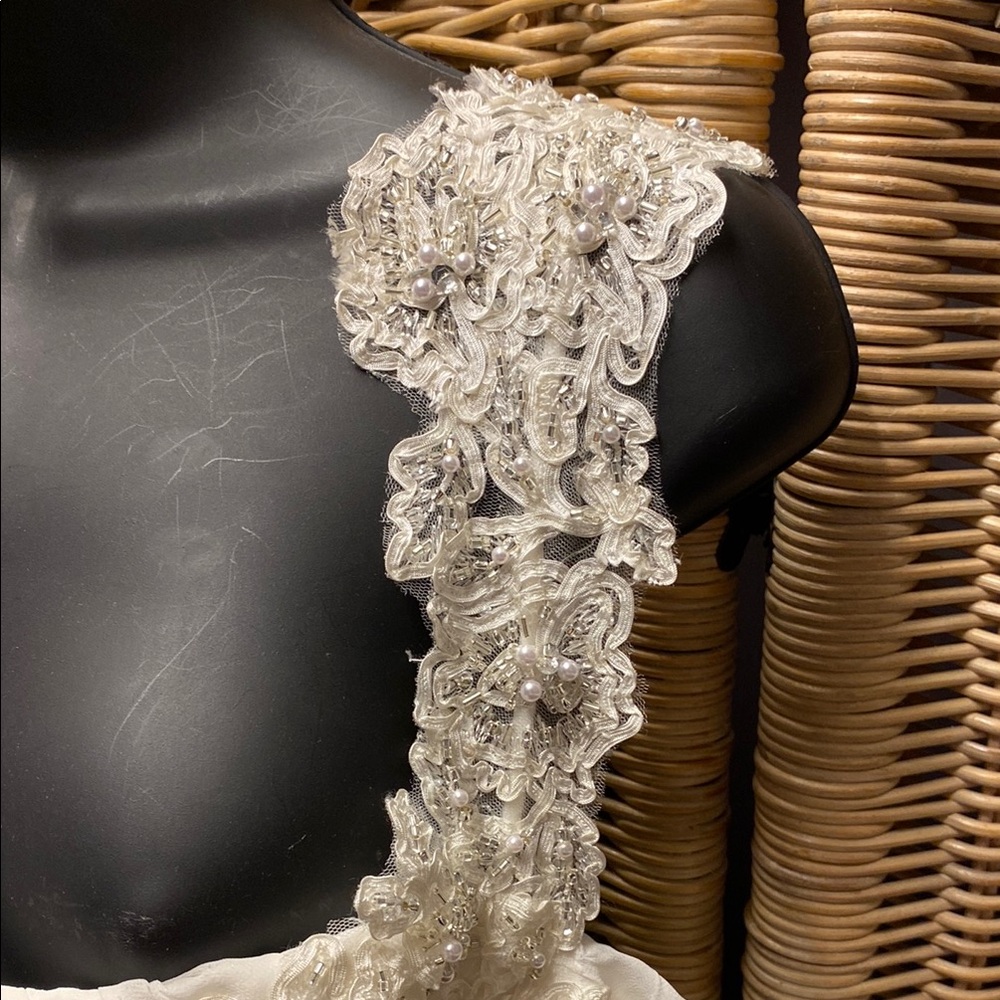 Elegant White One-Shoulder Gown - Picture 11 of 14